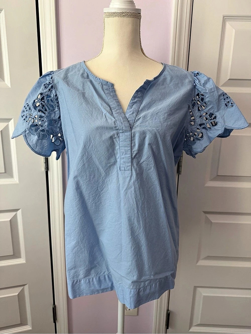 Crown & Ivy Eyelet Sleeve Blouse in Blue Large